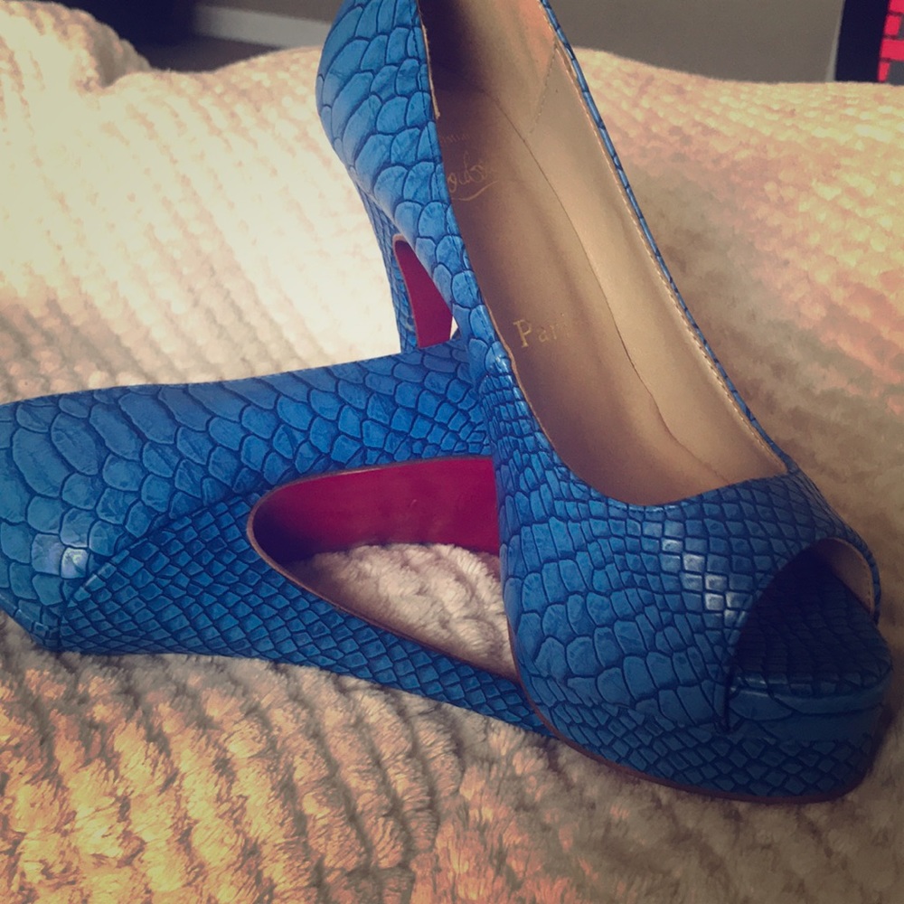 Never worn blue Heels